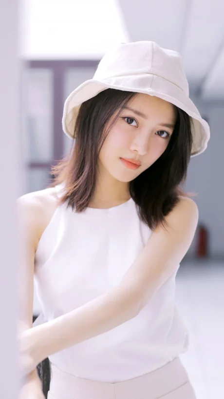 《丰满的女邻居》在线观看 《丰满的女邻居》在线观看
